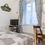 D'hotes Le Petit Tertre Bed and Breakfast 3*