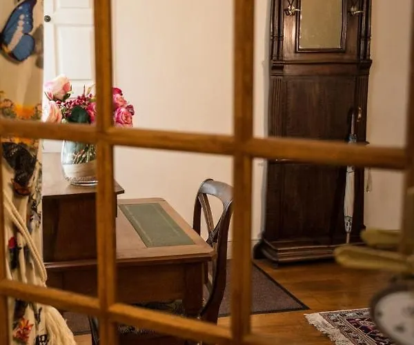 Oda ve Kahvaltı D'hotes Le Petit Tertre 4*