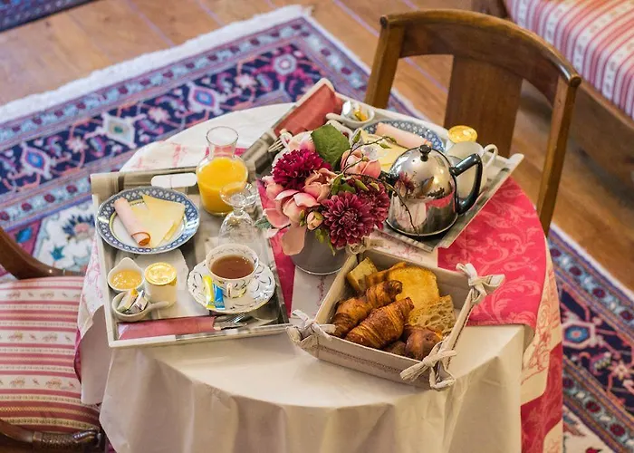 D'hotes Le Petit Tertre Bed and breakfast 4*