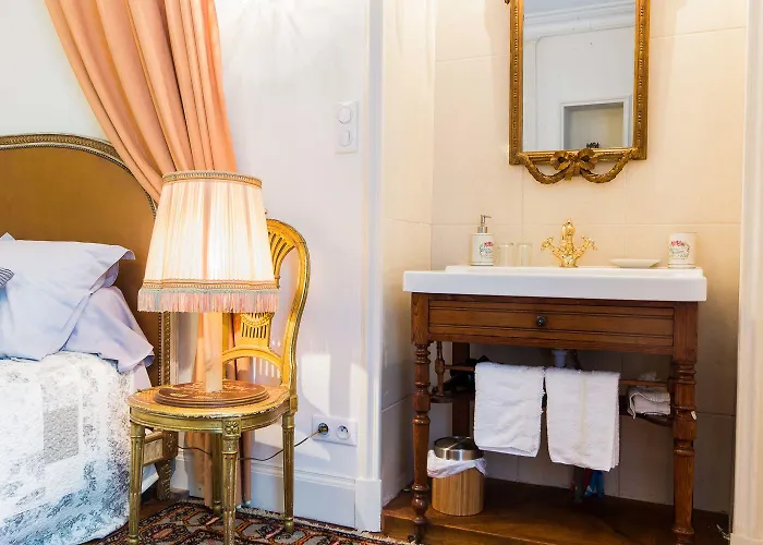 Oda ve Kahvaltı D'hotes Le Petit Tertre 4*