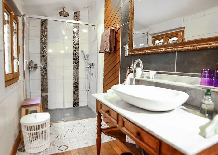 Oda ve Kahvaltı D'hotes Le Petit Tertre 4*